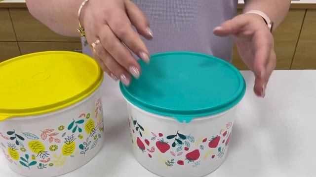 Емкость Клубника 2.4 л и Емкость Ананас 2.4 л Tupperware смотреть онлайн