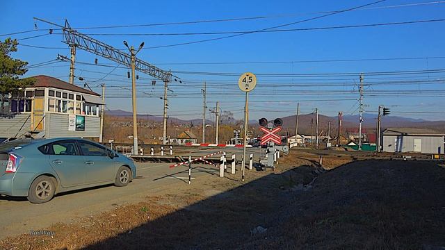 RailWay. 8 Min. From The Closing Barrier To The Arrival Of The Train. That Is Very Fast/ Ж/д переез