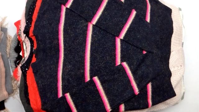 Мешок № 02786 Свитера микс СуперКРЕМ. Арт 3117. Вес 25,5 кг. Кол-во 56 шт смотреть онлайн