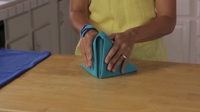 How to Fold Fabric Napkins : Cooking & Kitchen Tips смотреть онлайн