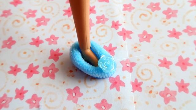 Как сделать туфли для куклы Барби. 7 DIY Barbie обувь: ТУФЛИ, ПЛАТЬЕ, СУМКА И МНОГОЕ ДРУГОЕ 💖 смотреть онлайн