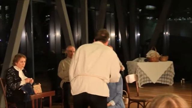 Спектакль "Толстого нет" показали в Ночь в музее в ИКЦ смотреть онлайн