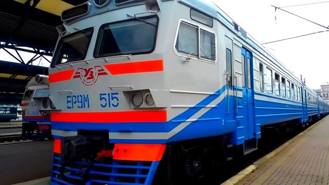 Модернизированная ЭР9М-515 на станции Киев Пасс смотреть онлайн
