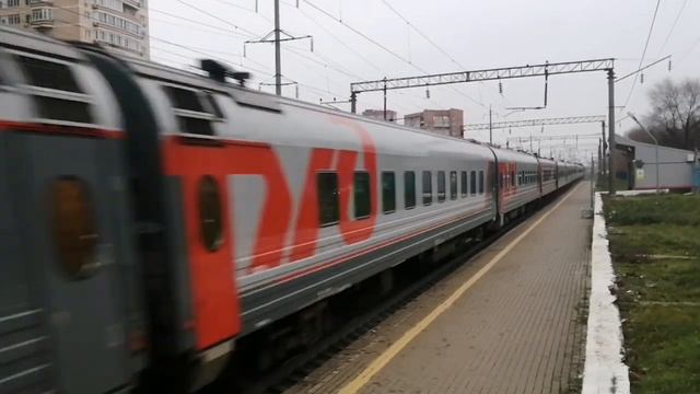 80+ км/ч! Электровоз ЭП20 057 с поездом №019С Ростов-на-Дону-Москва "Фирменный поезд". "Премиум". смотреть онлайн