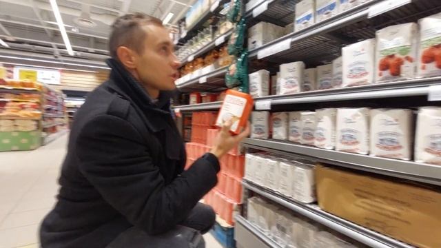 LATVIA - Сколько стоят ПРОДУКТЫ в Латвии? Обзор ЦЕН! смотреть онлайн