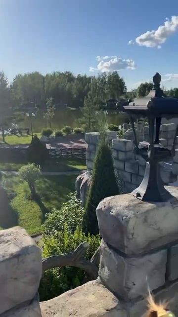 Здесь каждому найдётся интересное занятие - папам рыбалка детям - батут, игровая площадка, комната смотреть онлайн