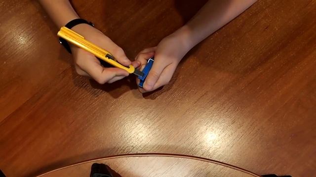 Как сделать походный,складной нож из прищепки и точилки |Vlad DIY смотреть онлайн