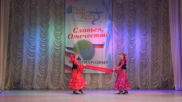 Детский танцевальный коллектив "Родничок", т. "На празднике" смотреть онлайн