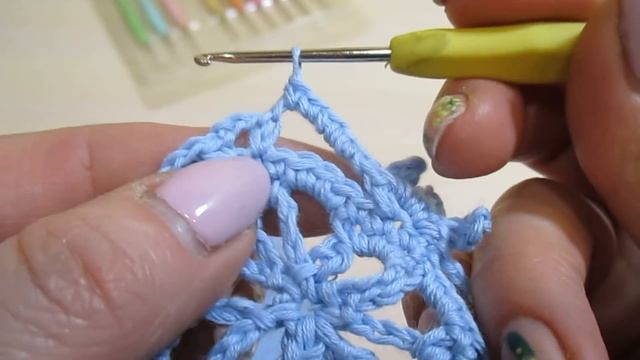 КАК ВЯЗАТЬ УЗОР КРЮЧКОМ. УРОК ВЯЗАНИЯ. смотреть онлайн