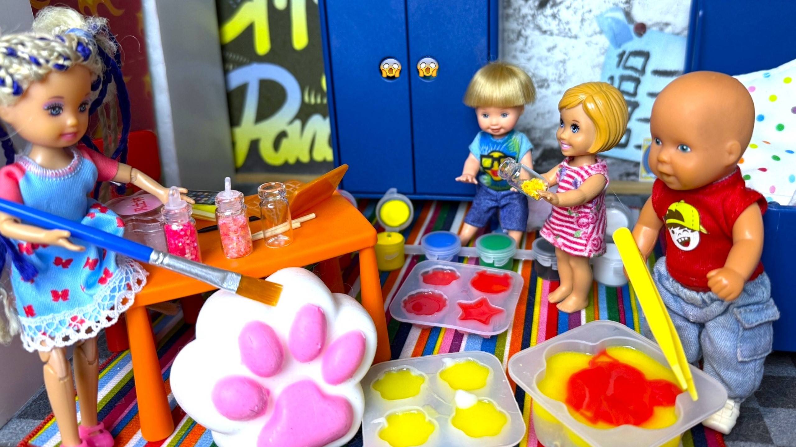 ОТКРЫЛИ ФАБРИКУ СКВИШ😱 И ТАБА ЛАПОК🐾 У НАС ДОМА! Катя и Макс весёлая семейка куклы Барби истории смотреть онлайн