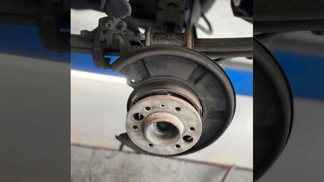 Bremse der Hinterachse erneuern. VW Crafter & Mercedes Benz Sprinter смотреть онлайн