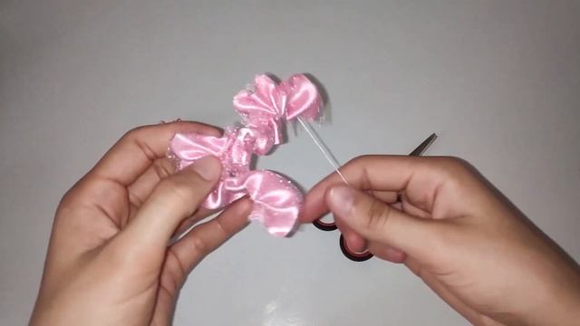 Тарзи сохтани гул бо тур ва матоъ барои ороиши куртаҳои занона смотреть онлайн