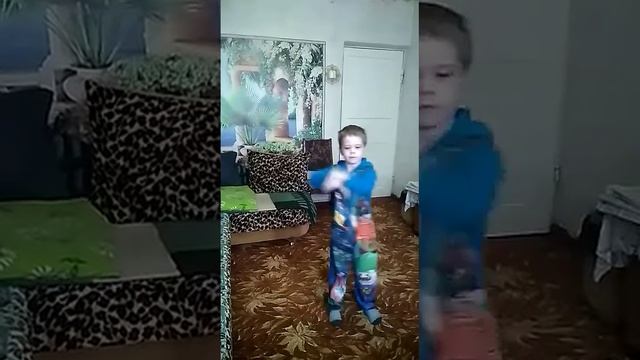 Руханка Тук тук. Виконує Богдан смотреть онлайн