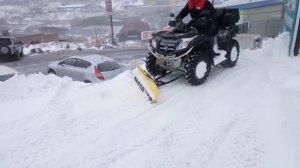 Уборка снега квадроциклом CFMOTO X8 Обзор снегоуборочного отвала в работе