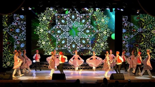 Концерт «Посвящая милой женщине» смотреть онлайн