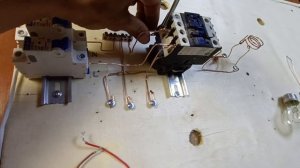 КАК подключить фотоэлемент (фотореле) через контактор 380v (пускатель)