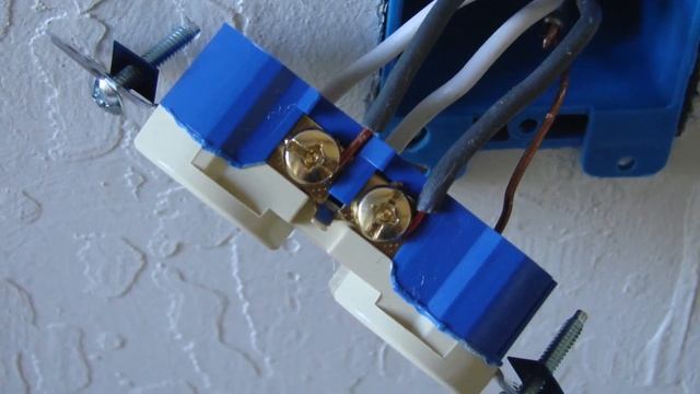 How to Wire a Wall Outlet and Connect the Wires. смотреть онлайн