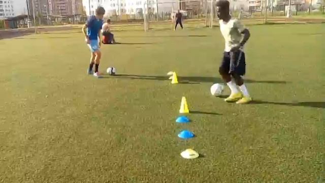 тренировка по футболу - football star academy - passement de jambes смотреть онлайн
