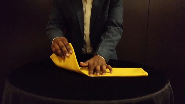 Easy, Slow and Descriptive Napkin Folding Tutorial on Cindrella Shoe смотреть онлайн