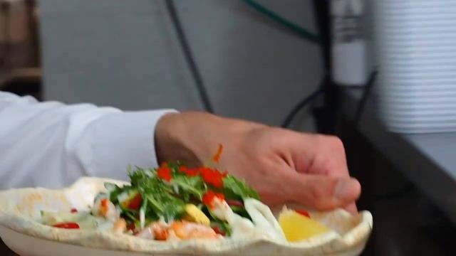 Салат «Островок» - это изысканное блюдо, которое покорит сердца любителей морепродуктов. смотреть онлайн