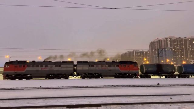 "Надымил!" Тепловоз "Фантомас" 2ТЭ116У - 0017 с грузовым поездом смотреть онлайн