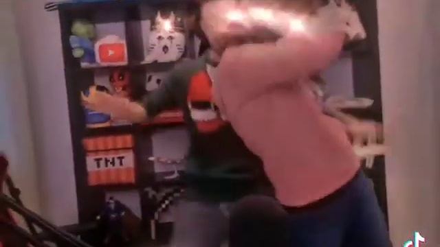 ЭДИСОН ПЕРЕЦ -10 МИЛЛИОНОВ🍋 БРИЛЛИАНТОВАЯ КНОПКА смотреть онлайн