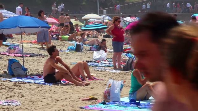 A Look Around The Grand Plage (Beach) In Biarritz, France смотреть онлайн