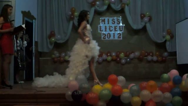 Miss Liceu 2012 [XII B] Платье из пакетов смотреть онлайн