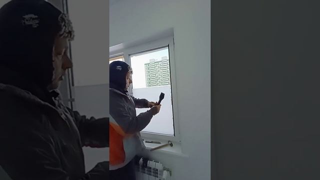 починили окна и спасли от продувания посетителей салона красоты #заменауплотнителя #регулировкаокон смотреть онлайн