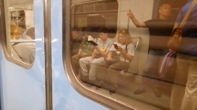 Поездка по Замоскворецкой линии и по Таганско-Краснопресненской линии смотреть онлайн