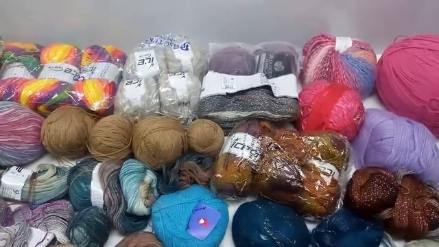 Мешок № 1131110. Пряжа микс. Арт 3323. Вес 14,6 кг. Кол-во 151 шт смотреть онлайн