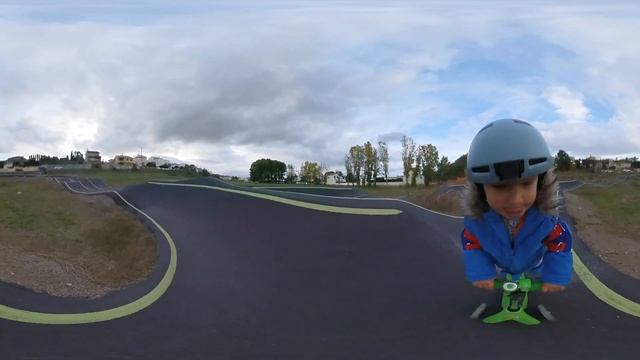 Milo with Micro Mini scooter doing one 360 VR small inner round on PumpTrack L'Escala смотреть онлайн