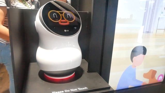 LG Cloi Brings Personality To A Smart Assistant - CES 2018 - YouTube Tech Guy смотреть онлайн