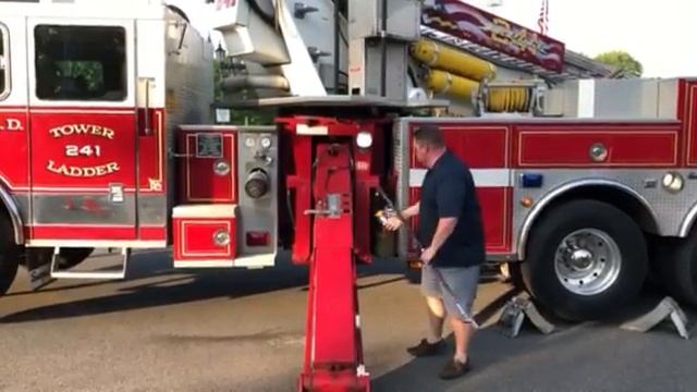 Apparatus Innovation - Outrigger Spotlight смотреть онлайн