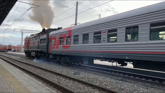 Отправление тепловоза 2ТЭ10Ут-0047 с пассажирским поездом Москва - Оренбург (2020г) смотреть онлайн