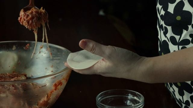 Kimchi Dumplings (Kimchi Mandu) by Chef Jia Choi смотреть онлайн