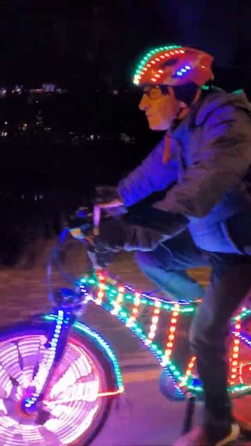 Интересный экземпляр на Минской велодорожке. смотреть онлайн