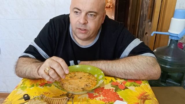 Мукбанг. Борщ с кислой капустой со сметаной. Про Меланьину свадьбу. смотреть онлайн