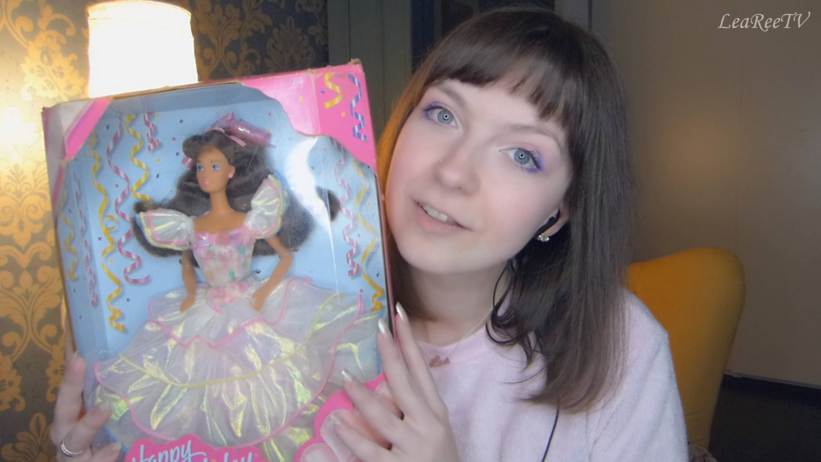 АСМР ASMR Распаковка куклы Happy Birthday Barbie Тереза Барби 90-х Шепот смотреть онлайн
