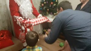 ДЕД МОРОЗ ПРИНЕС ПОДАРКИ