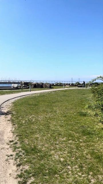 Вид на мост Орешунд. Дома богатых шведов. #швеция #travel #malmo смотреть онлайн