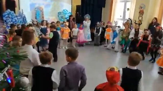 Хоровод,, В лесу родилась Ёлочка,,. Музыкальная игра с Дедом Морозом,, Расскажи нам дедушка,, смотреть онлайн