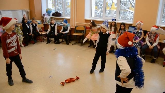 Новогодний микс в 1 Б смотреть онлайн