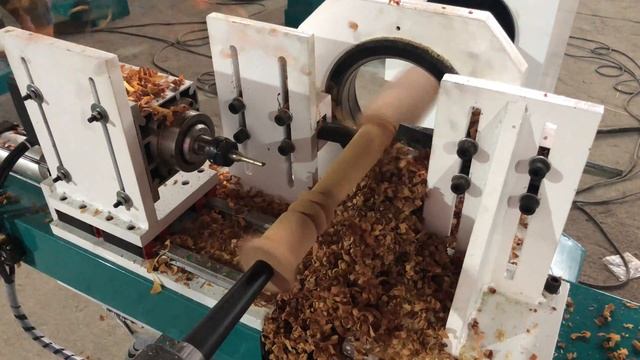 Automatic CNC Wood Lathe Machine for Wood Turning with Carving Spindle смотреть онлайн