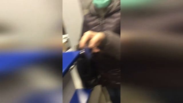 Бабушка, в руках которой все СТОИТ!!!)))) Однако, а вы так МОЖЕТЕ?!)))) смотреть онлайн