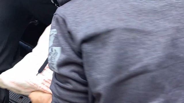 Скосили и собрали бурьян в стога / Выкопали картошку / Дом в деревне смотреть онлайн