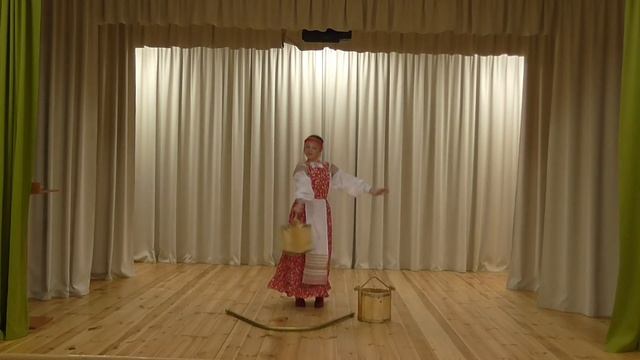 Детский танцевальный коллектив "Родничок", т."Пошла млада", исп. Ревякина Настя смотреть онлайн