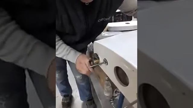 Установка механизма смыва IT5030 на бачок Creavit LR410