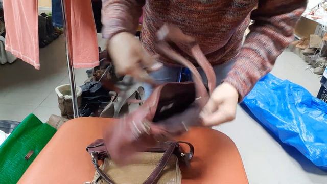 лот 2, сумки. 200 руб/кг. Вес на видео 9 кг. смотреть онлайн