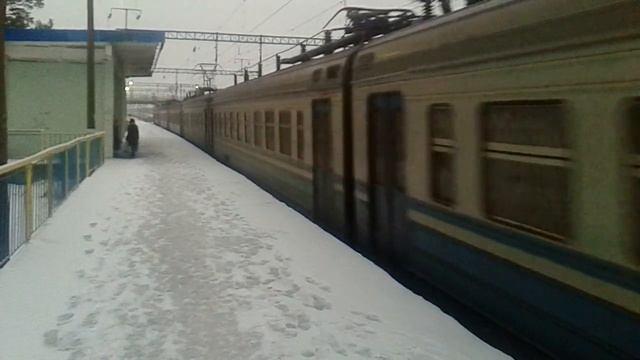 ЭР9м-511 рейс №6920 Киев - Нежин отправляется от о.п. ДВРЗ смотреть онлайн